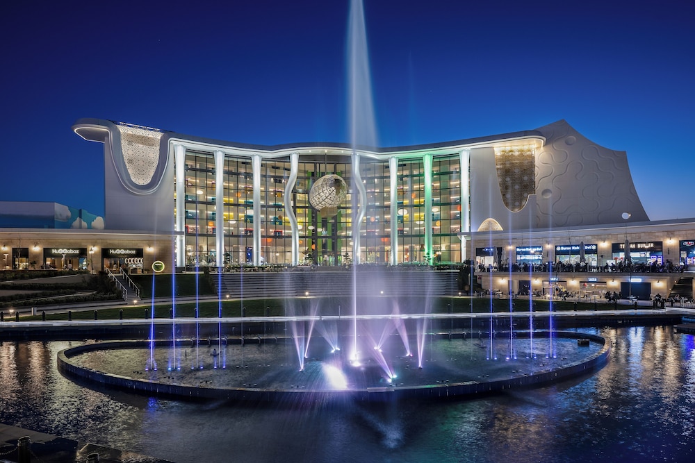 The Land of Legends Nickelodeon Hotels Antalya — Hotel building in Belek