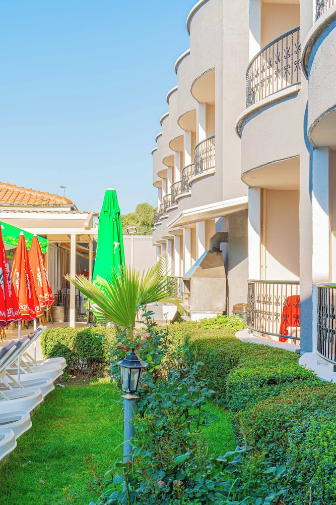 Sayanora Hotel- All Inclusive — Hotel building in Side