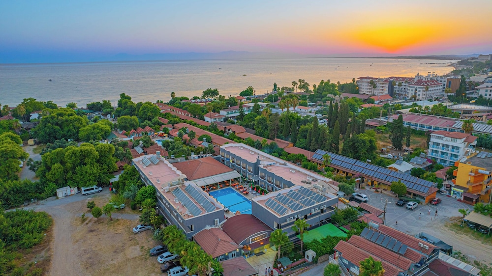 Sayanora Hotel- All Inclusive — Hotel building in Side