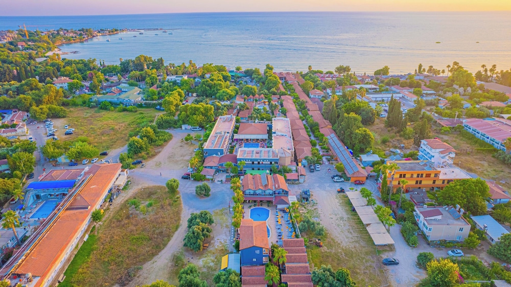 Sayanora Hotel- All Inclusive — Hotel building in Side