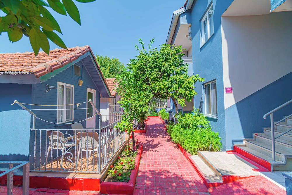 Sayanora Hotel- All Inclusive — Hotel building in Side