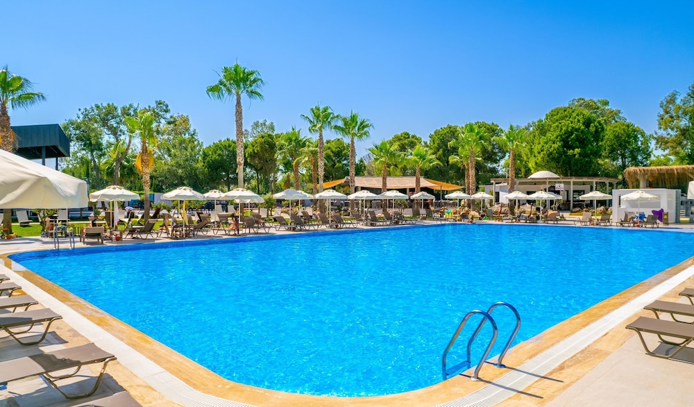 Berry Blue Hotels - All Inclusive — Swimming pool in Side