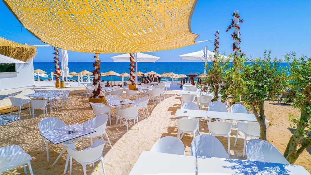 Berry Blue Hotels - All Inclusive — Restaurant & bars in Side