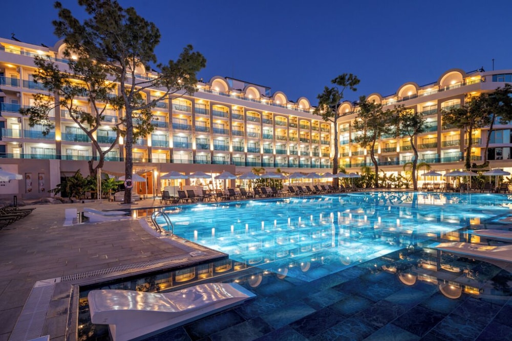 Berry Blue Hotels - All Inclusive — Swimming pool in Side