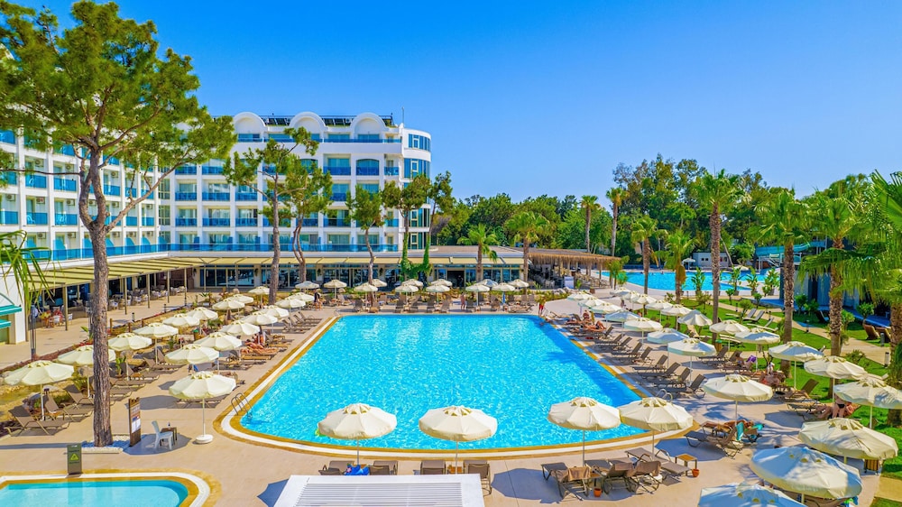 Berry Blue Hotels - All Inclusive — Swimming pool in Side