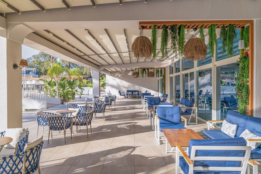 Berry Blue Hotels - All Inclusive — Restaurant & bars in Side
