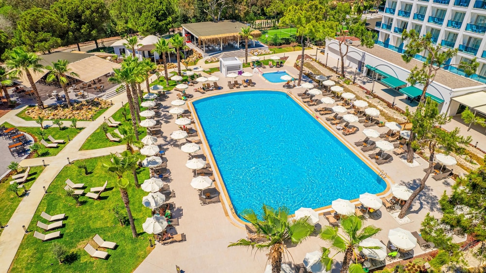 Berry Blue Hotels - All Inclusive — Swimming pool in Side