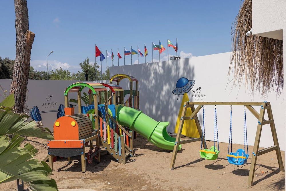 Berry Blue Hotels - All Inclusive — Attractions for children in Side