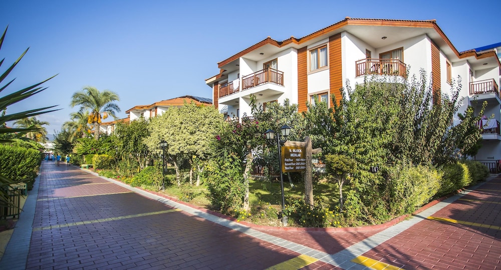 Eftalia Village Hotel - All Inclusive — Hotel building in Alanya