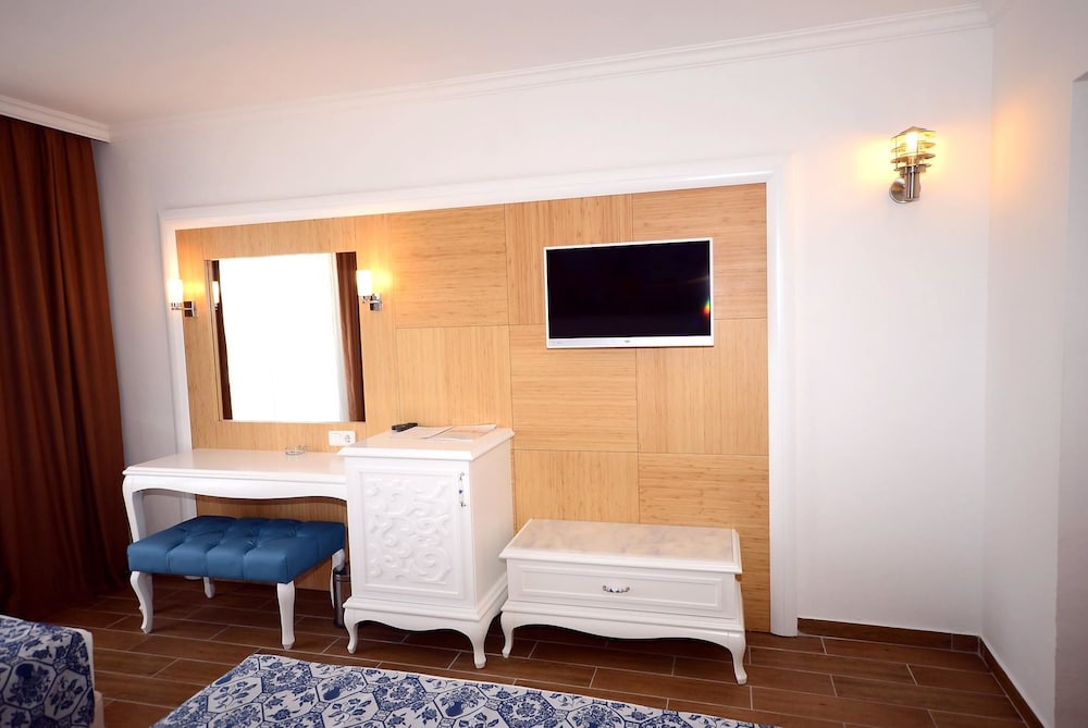 Eftalia Village Hotel - All Inclusive — Hotel rooms in Alanya