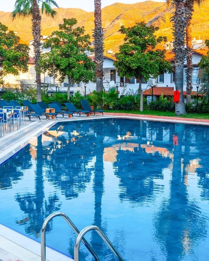 Verde Hotel — Swimming pool in İçmeler, Mugla