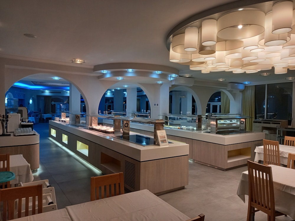 Rethymno Mare & Water Park — Restaurant & bars in Rethymnon