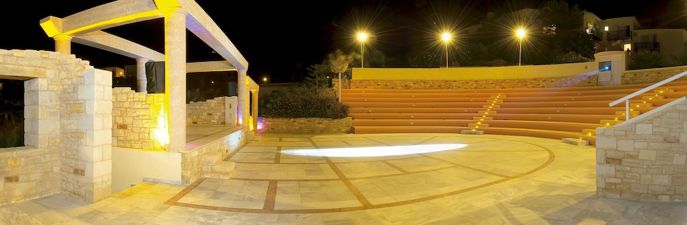Rethymno Mare & Water Park — Hotel building in Rethymnon