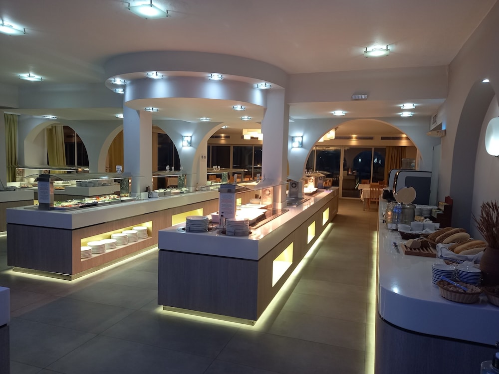 Rethymno Mare & Water Park — Restaurant & bars in Rethymnon