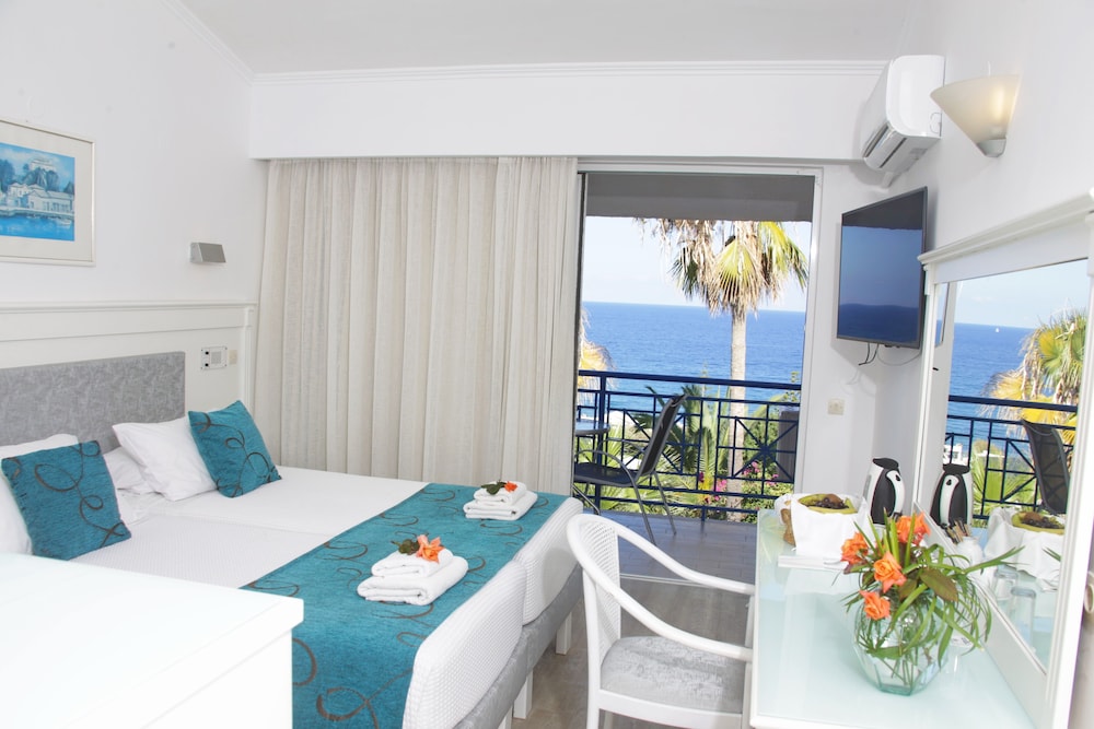 Rethymno Mare & Water Park — Hotel rooms in Rethymnon