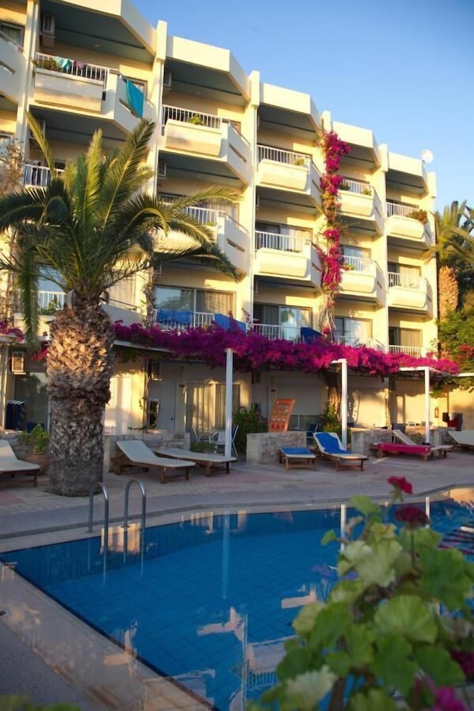 Rethymno Mare & Water Park — Swimming pool in Rethymnon
