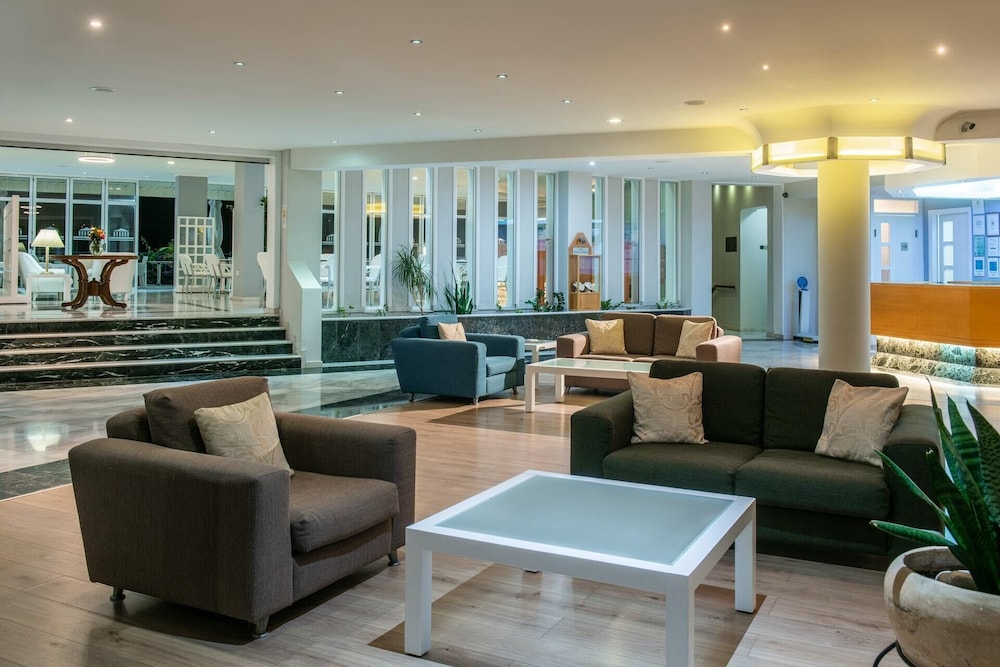 Rethymno Mare & Water Park — Hotel building in Rethymnon