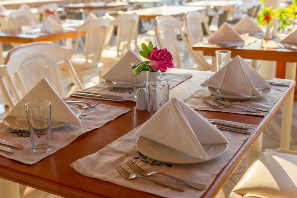 Rethymno Mare & Water Park — Restaurant & bars in Rethymnon