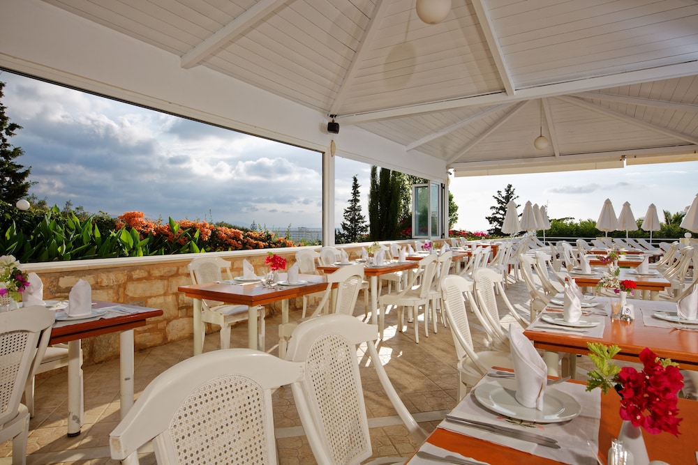 Rethymno Mare & Water Park — Restaurant & bars in Rethymnon