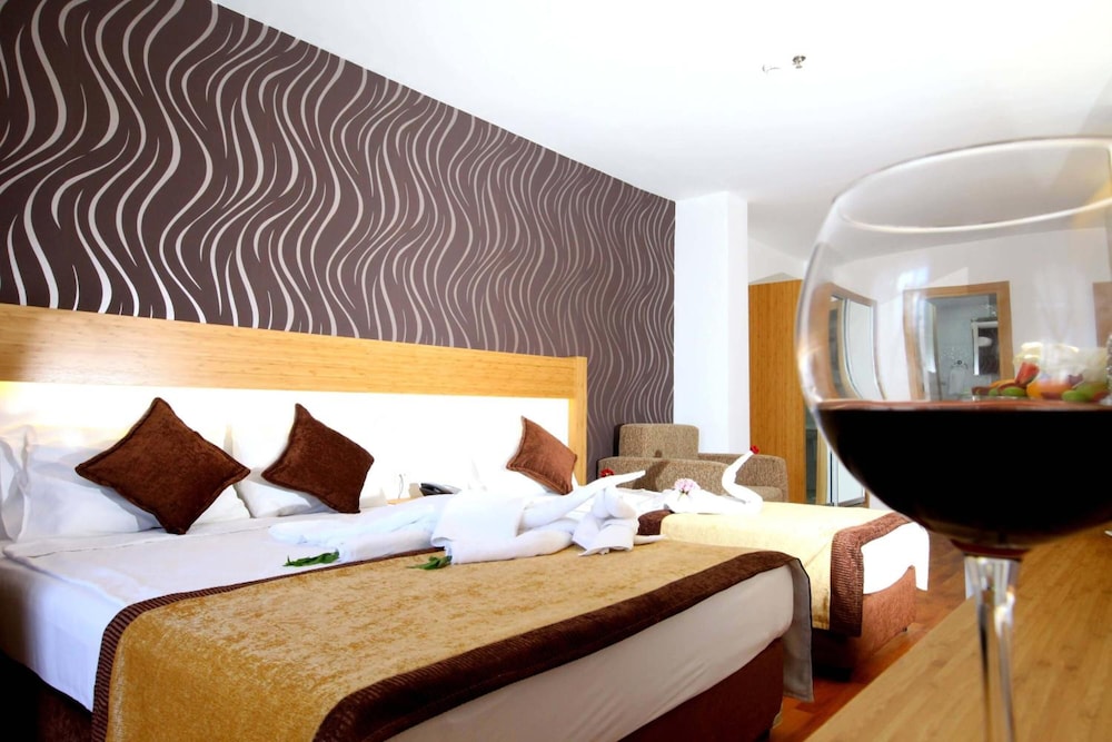 Eftalia Aytur Hotel — Hotel rooms in Alanya