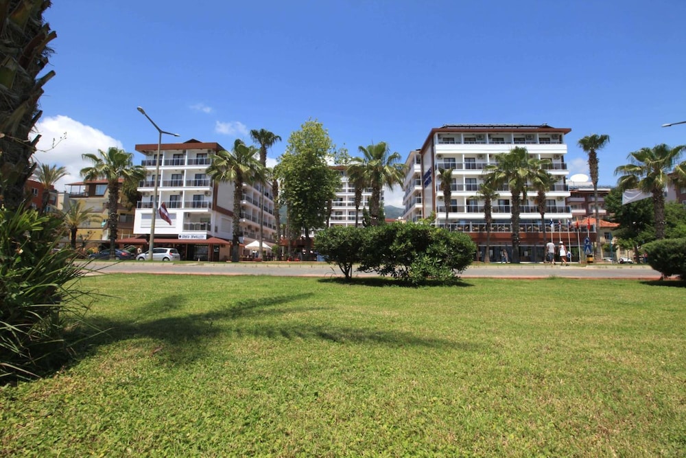 Eftalia Aytur Hotel — Hotel building in Alanya