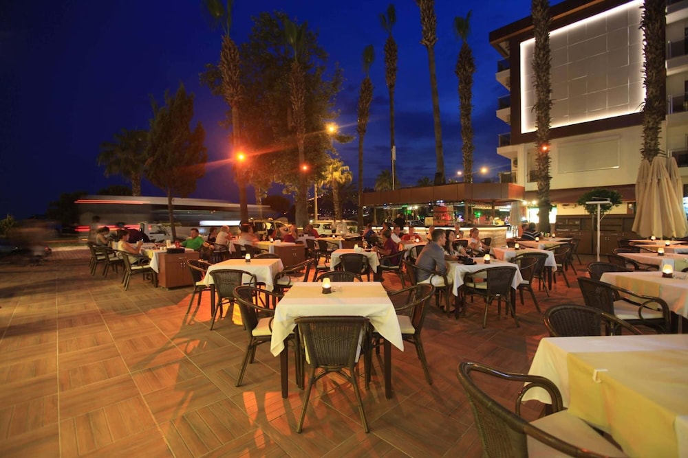 Eftalia Aytur Hotel — Restaurant & bars in Alanya
