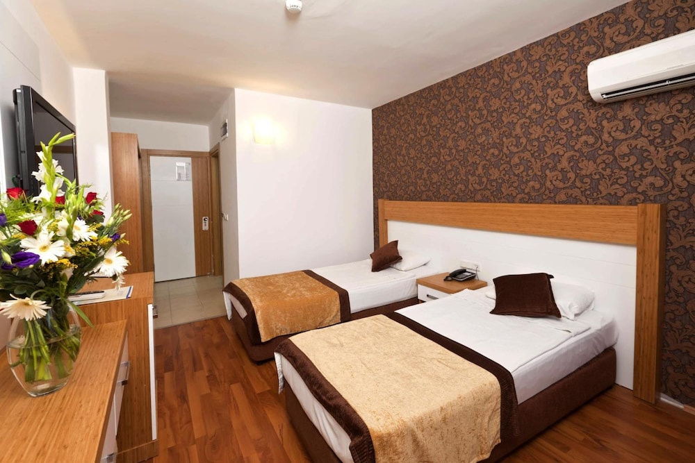 Eftalia Aytur Hotel — Hotel rooms in Alanya