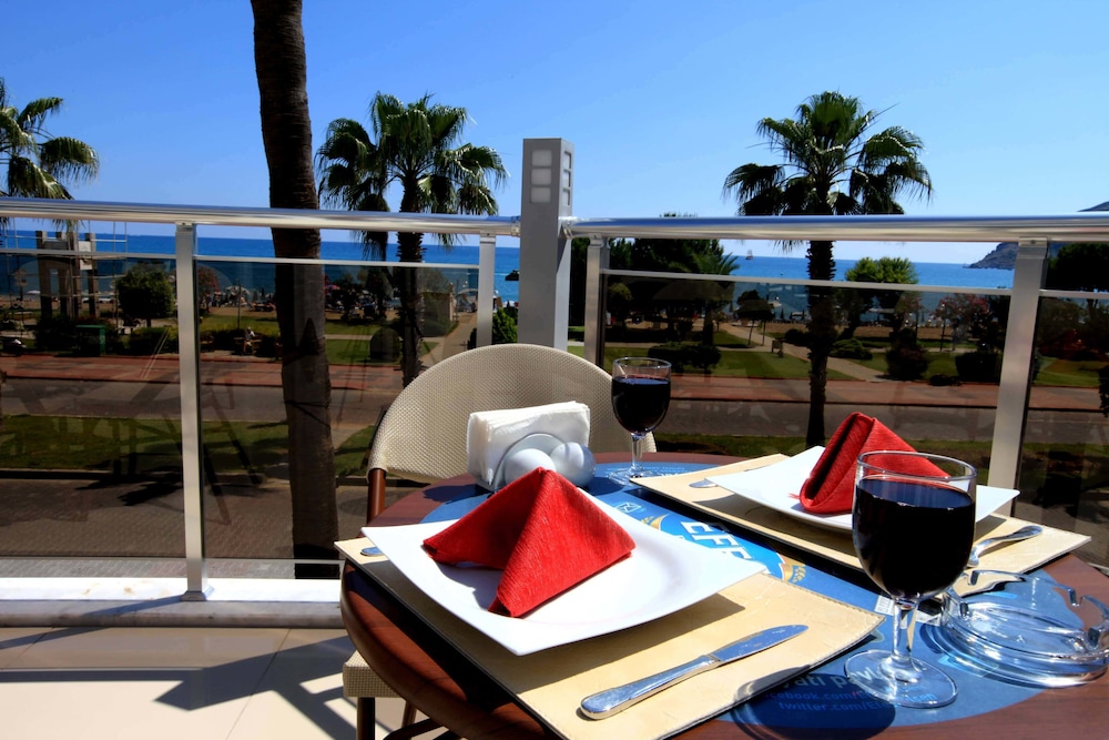 Eftalia Aytur Hotel — Restaurant & bars in Alanya