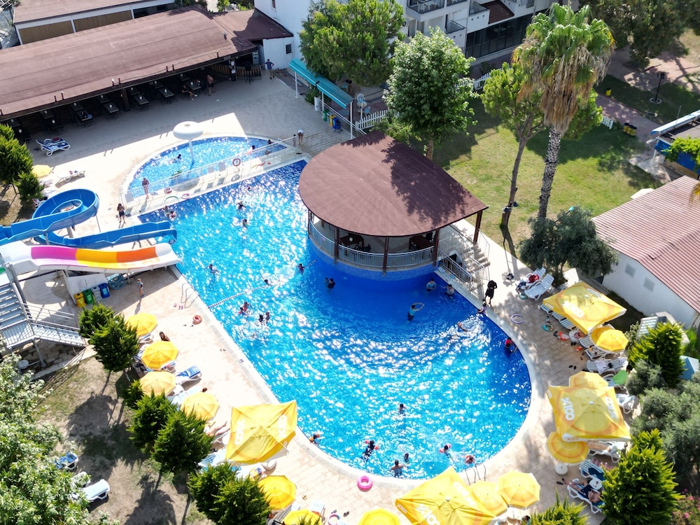 Irem Garden Hotel & Apartments — Swimming pool in Side