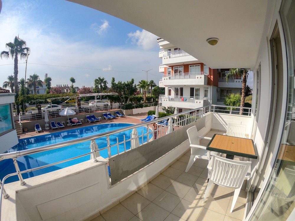 Irem Garden Hotel & Apartments — Swimming pool in Side