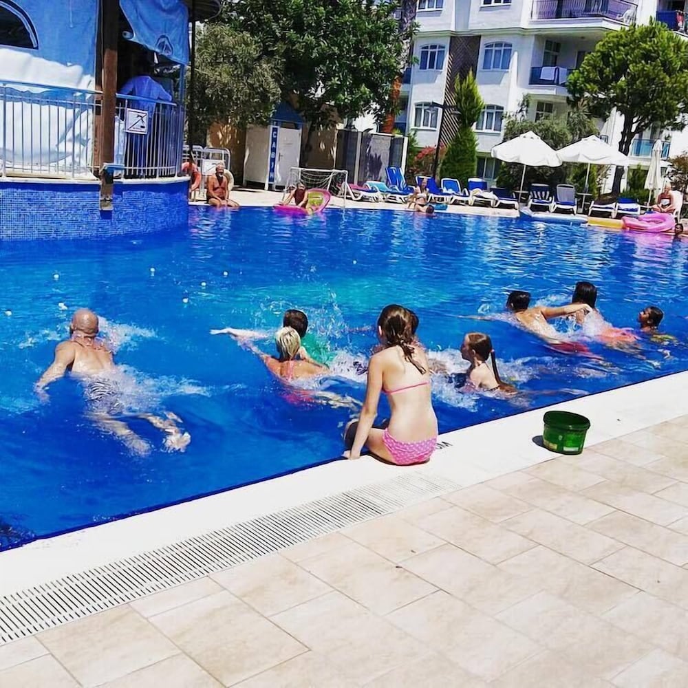 Irem Garden Hotel & Apartments — Swimming pool in Side