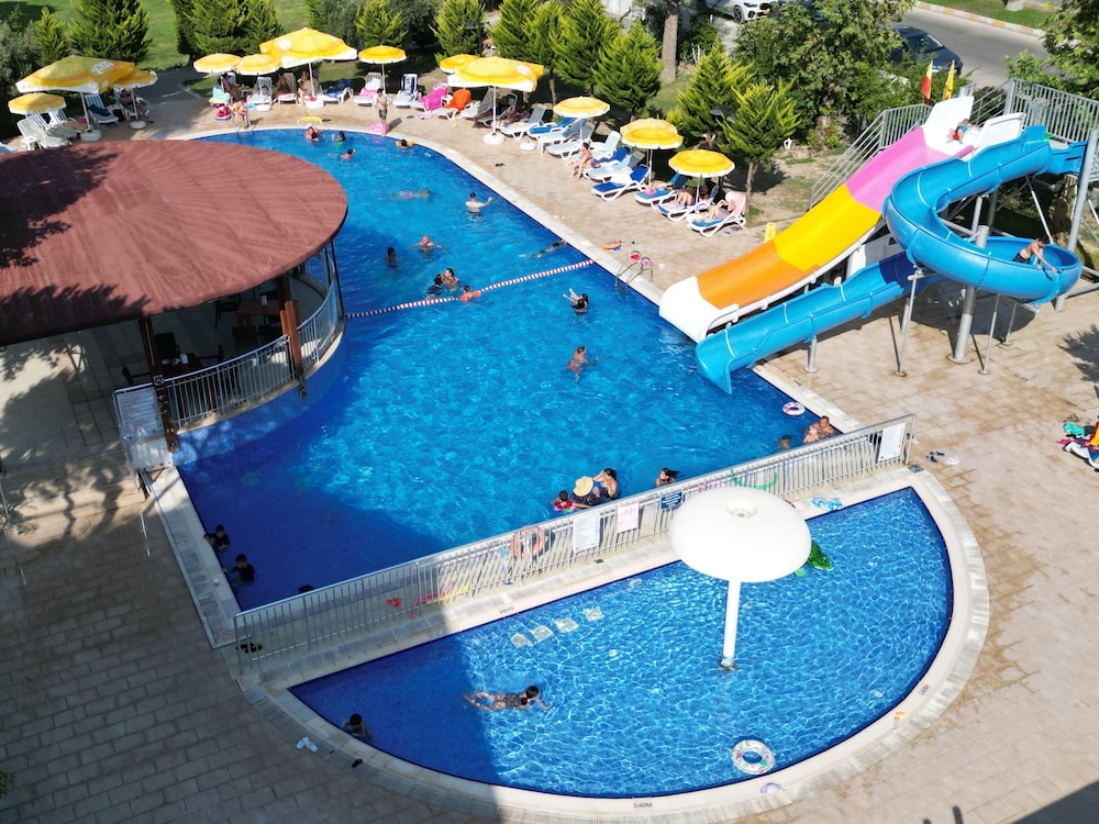 Irem Garden Hotel & Apartments — Swimming pool in Side