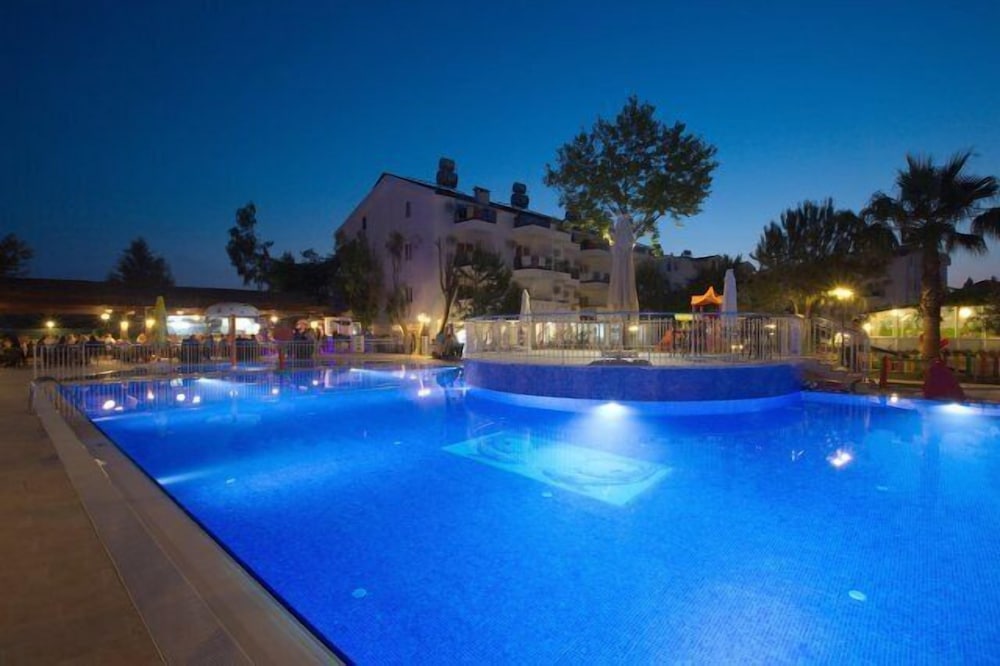 Irem Garden Hotel & Apartments — Swimming pool in Side