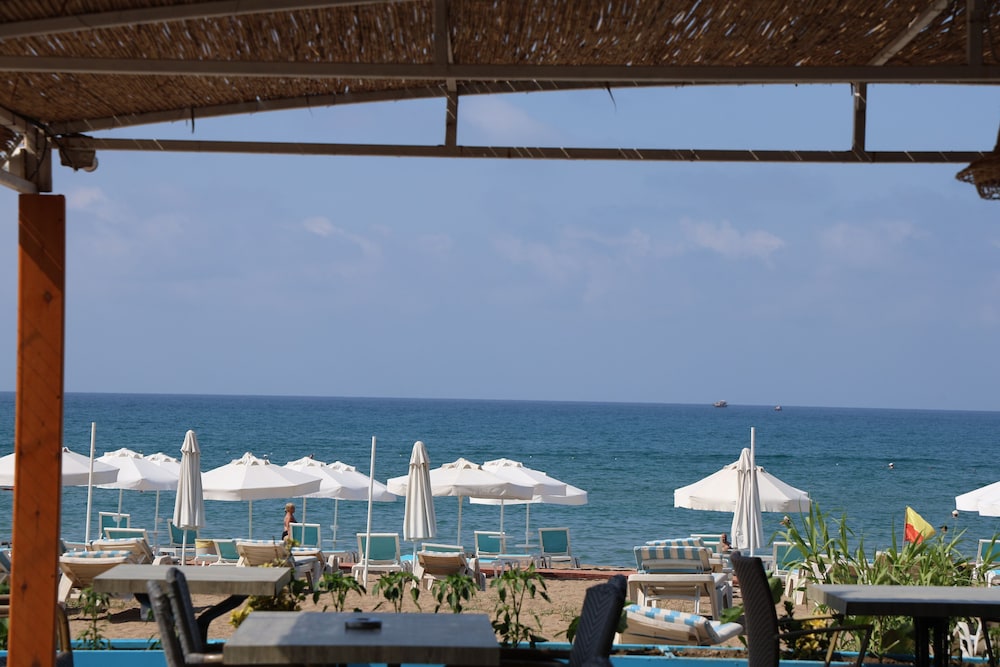 Irem Garden Hotel & Apartments — Beach in Side