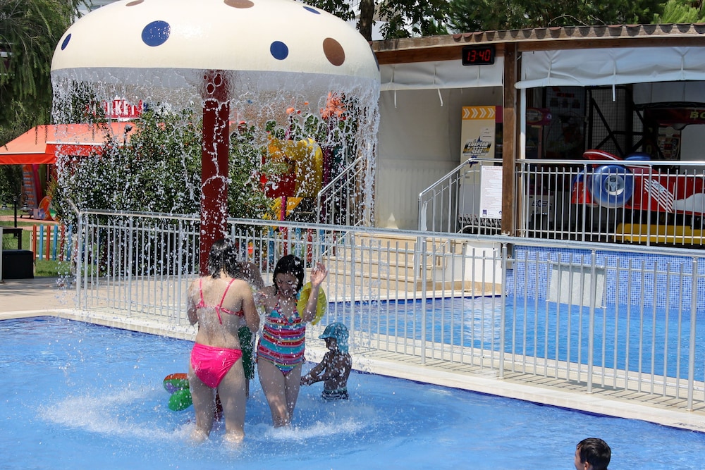 Irem Garden Hotel & Apartments — Swimming pool in Side