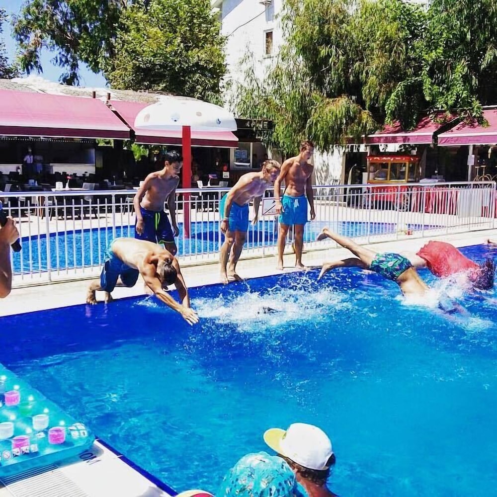 Irem Garden Hotel & Apartments — Swimming pool in Side