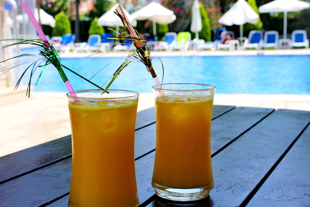 Irem Garden Hotel & Apartments — Swimming pool in Side