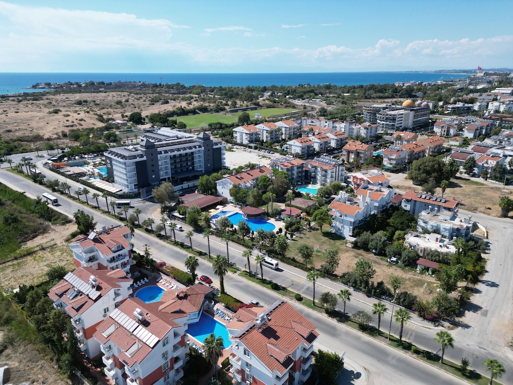 Irem Garden Hotel & Apartments — Hotel building in Side