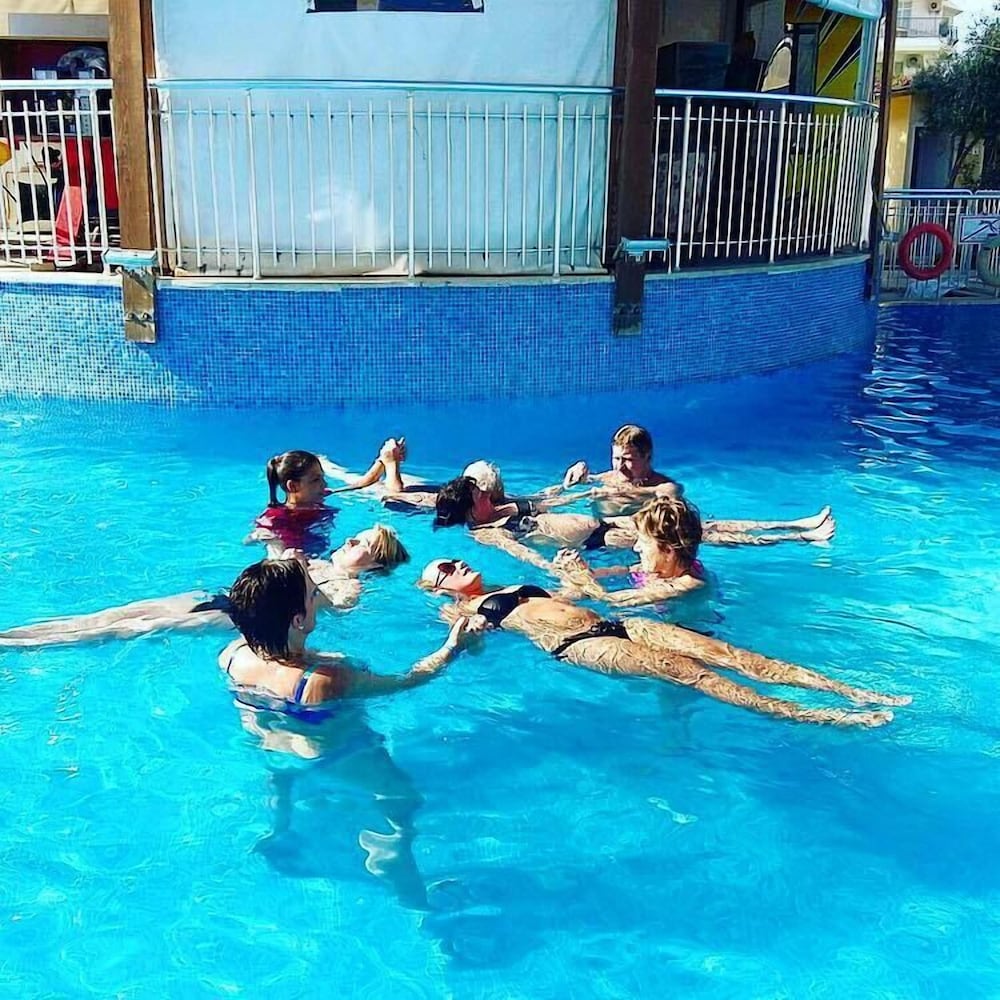 Irem Garden Hotel & Apartments — Swimming pool in Side