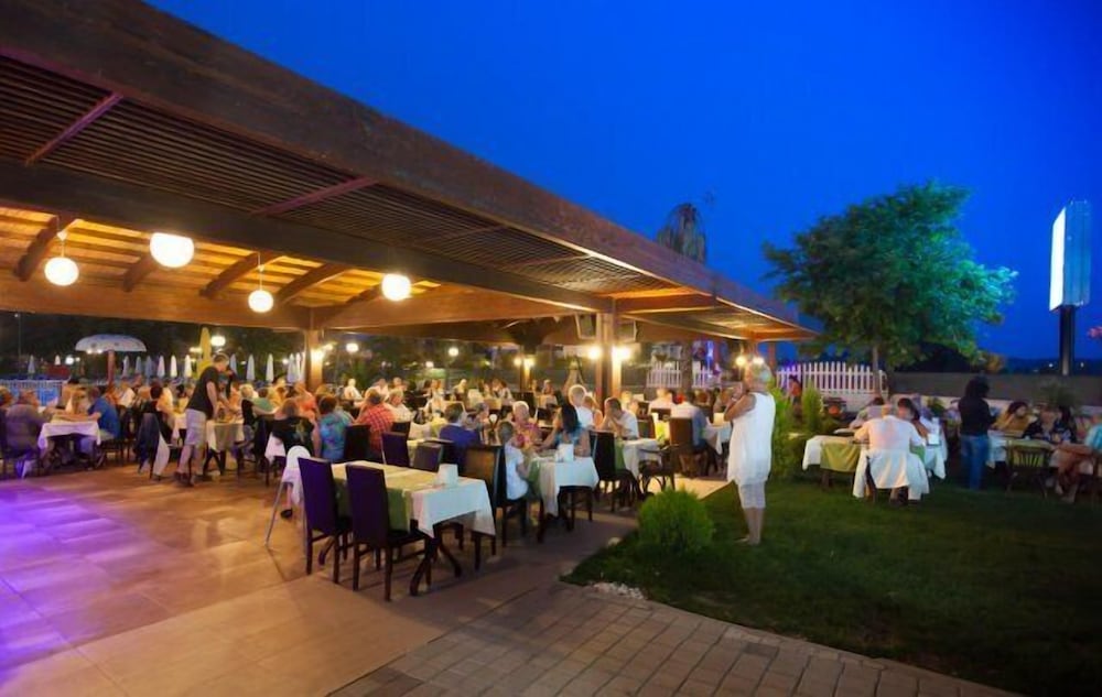 Irem Garden Hotel & Apartments — Restaurant & bars in Side