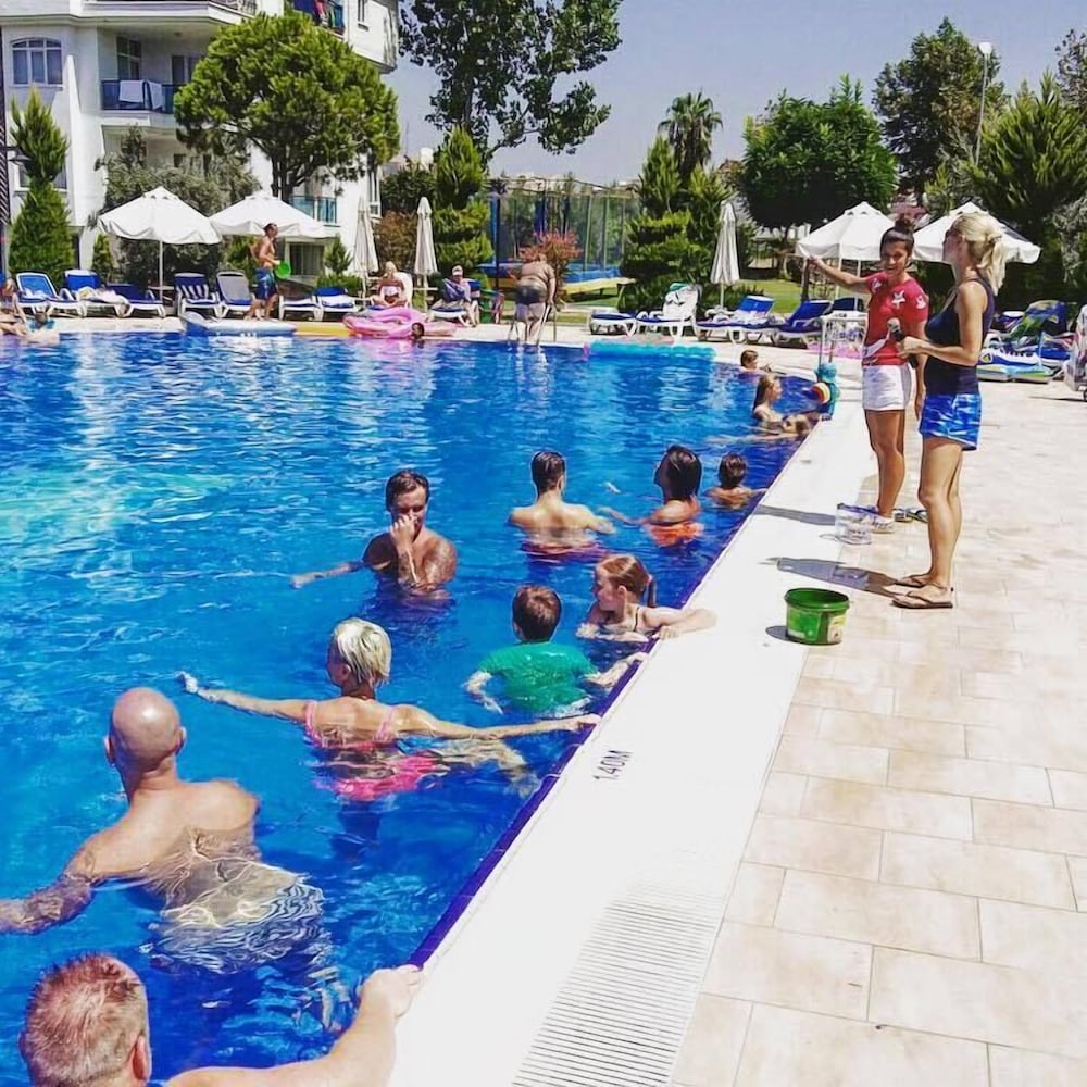 Irem Garden Hotel & Apartments — Swimming pool in Side