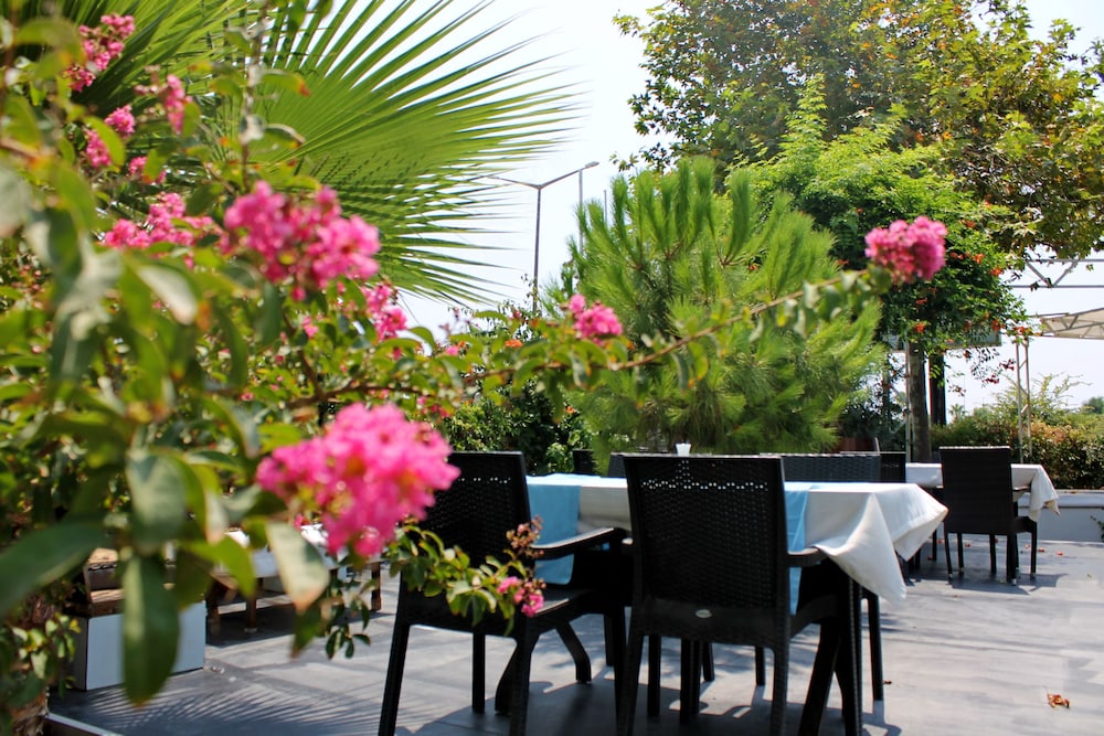 Irem Garden Hotel & Apartments — Restaurant & bars in Side