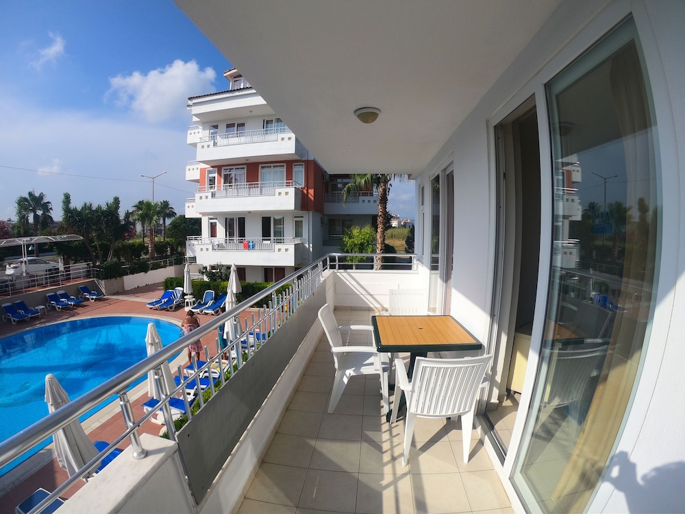 Irem Garden Hotel & Apartments — Swimming pool in Side