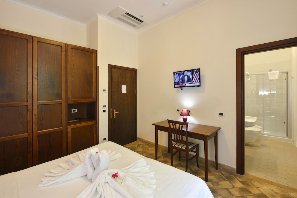 Casa I Cappuccini — Hotel rooms in Rome, Lazio