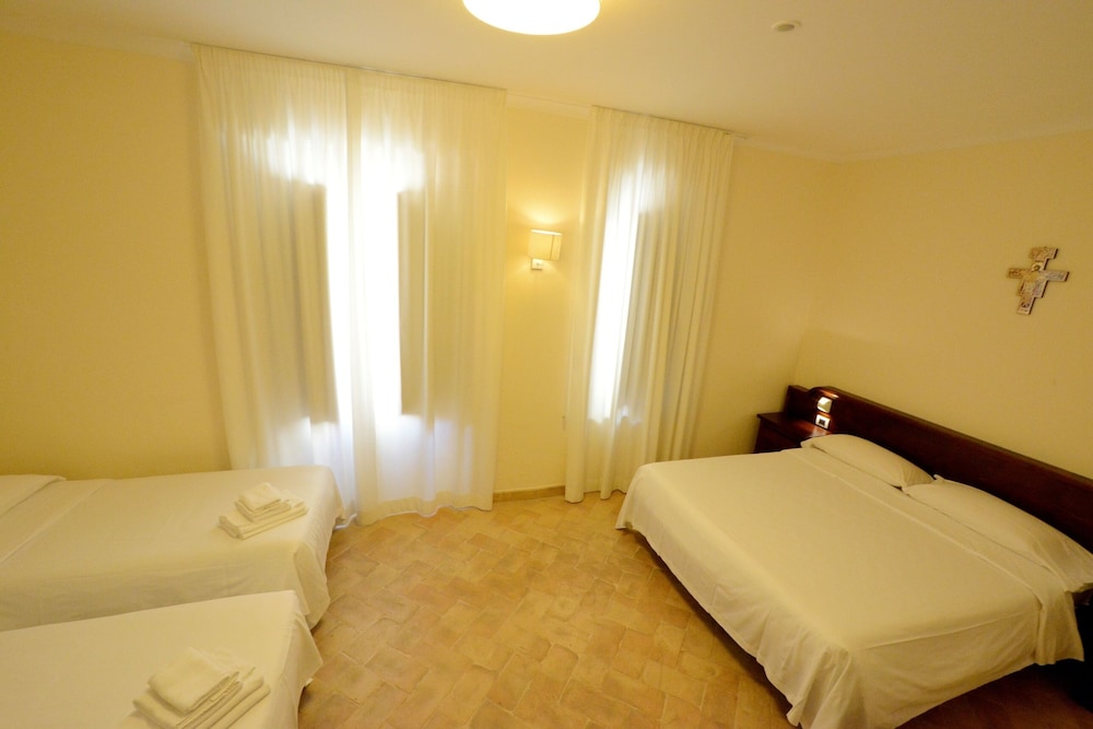 Casa I Cappuccini — Hotel rooms in Rome, Lazio
