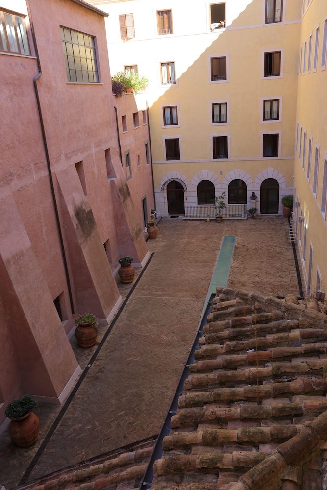 Casa I Cappuccini — Hotel building in Rome, Lazio