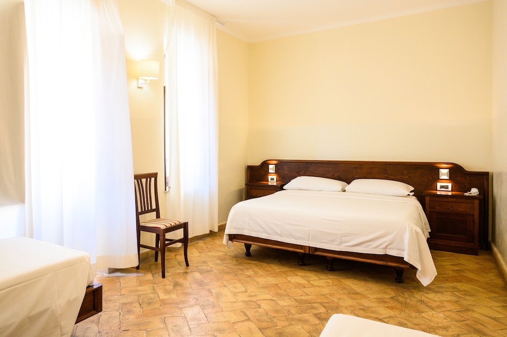 Casa I Cappuccini — Hotel rooms in Rome, Lazio