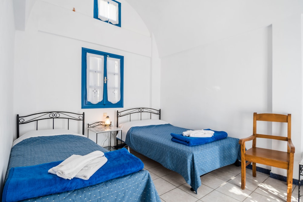 Irigeneia Hotel — Hotel rooms in Perissa, South Aegean