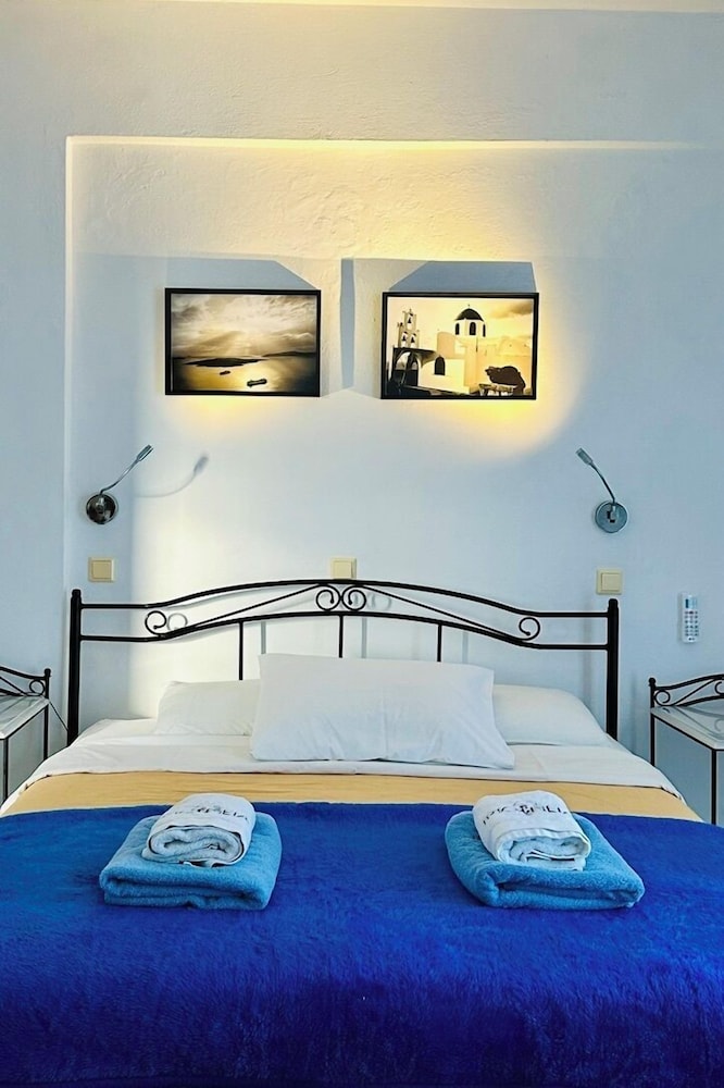 Irigeneia Hotel — Hotel rooms in Perissa, South Aegean