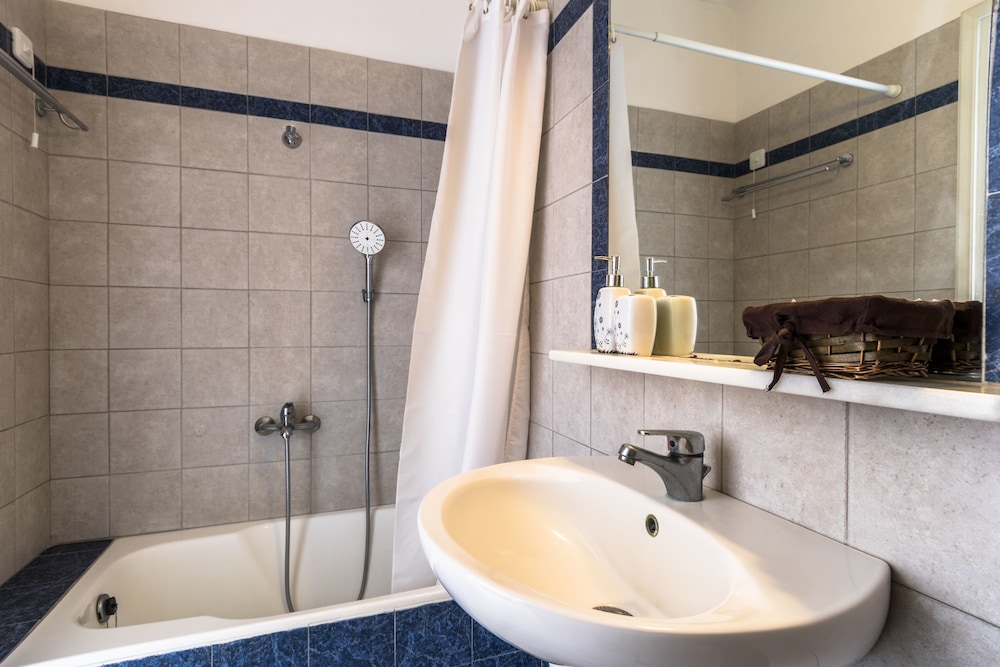 Irigeneia Hotel — Hotel rooms in Perissa, South Aegean
